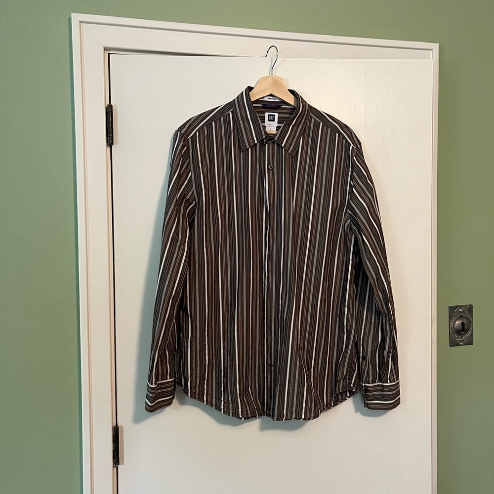 Gap Men’s Premium Button down long sleeve. Brown striped. Large.